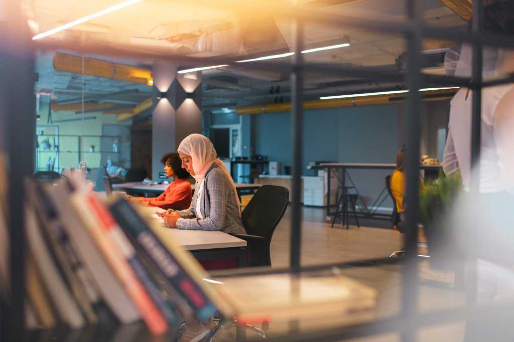 CIO | Middle East  >  Computing / laptop / office workspace