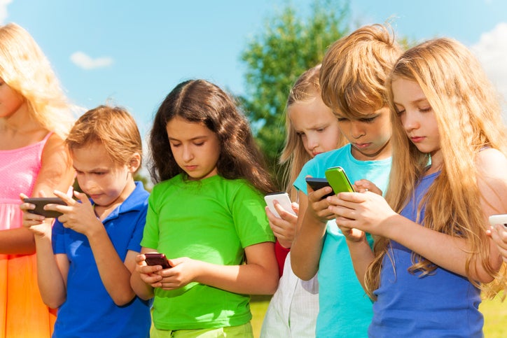 kids and smartphones